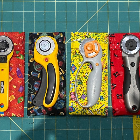 1 New Rotary Cutter Case Holder Pouch Travel Bag Handmade Sewing Themed Fabric - Picture 2 of 12